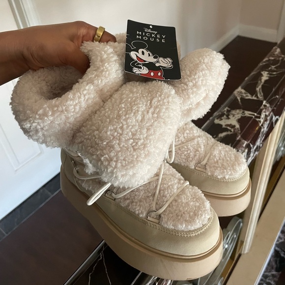 Forever21 Mickey Mouse shearling winter snow boots - Picture 2 of 9